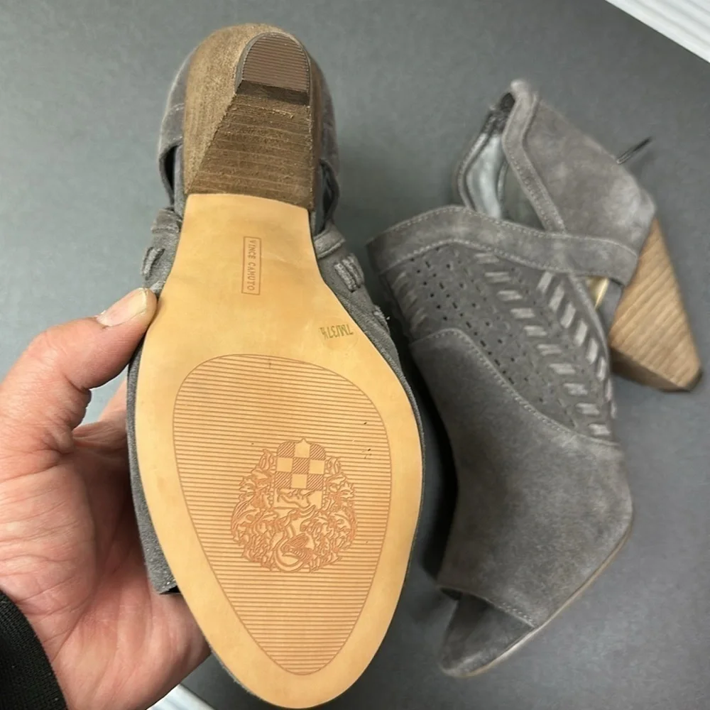 Vince Camuto size 7 M
